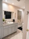 Full bath / Apt