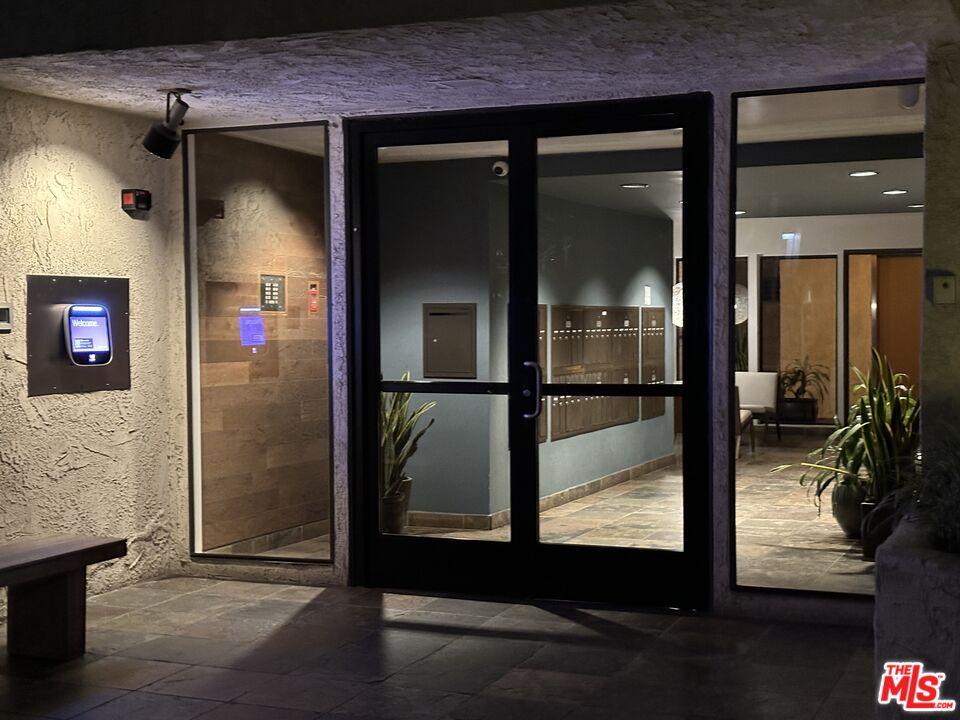 Lobby evening