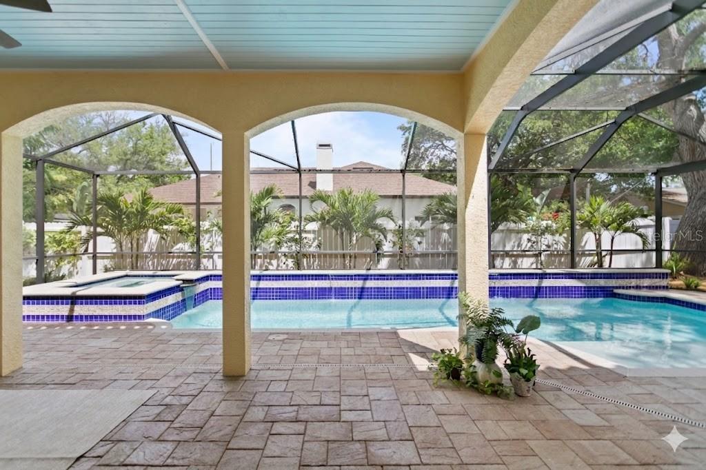 Seamless flow to the resort-style outdoor oasis