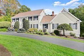 Inviting 4 5 BR, 3. 5Bth Colonial in sought after Tashua school district !