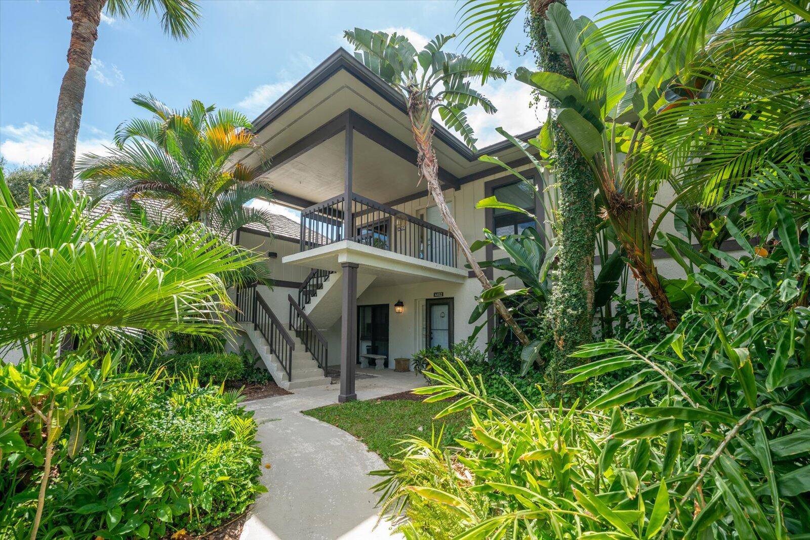 Remarkable 3 bedroom, 3 bath 2nd story condo in Meadowbrook of Palm Beach Polo.