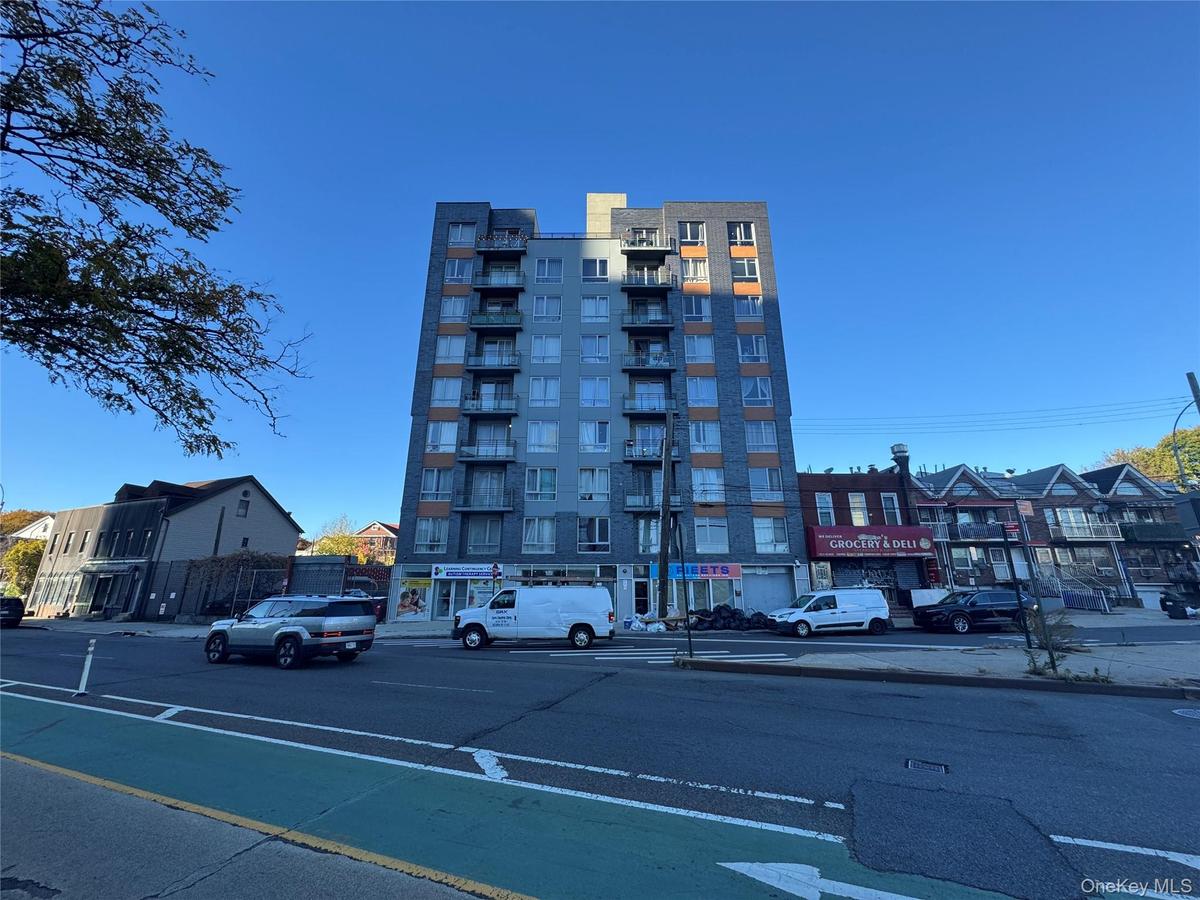View of apartment building / complex