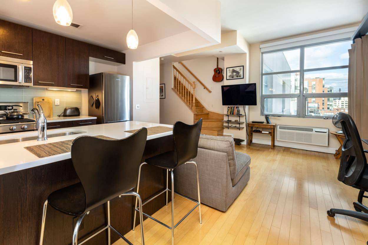 Luxury living at 5th Street Lofts located in the heart of LIC fantastic north facing penthouse studio with a private 230 Sq Ft roof terrace with direct staircase access from ...