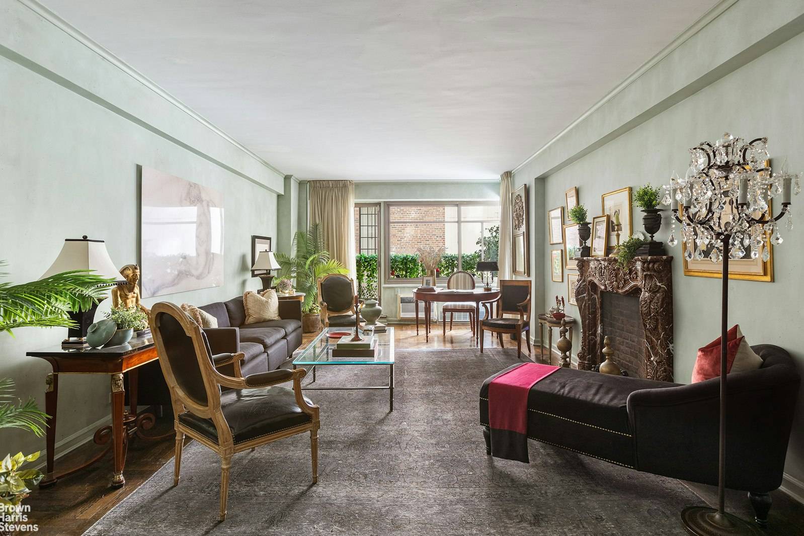 Spacious Lenox Hill CondoIntroducing Residence 2E at 715 Park Avenue, a well appointed one bedroom condo in the coveted Lenox Hill neighborhood.