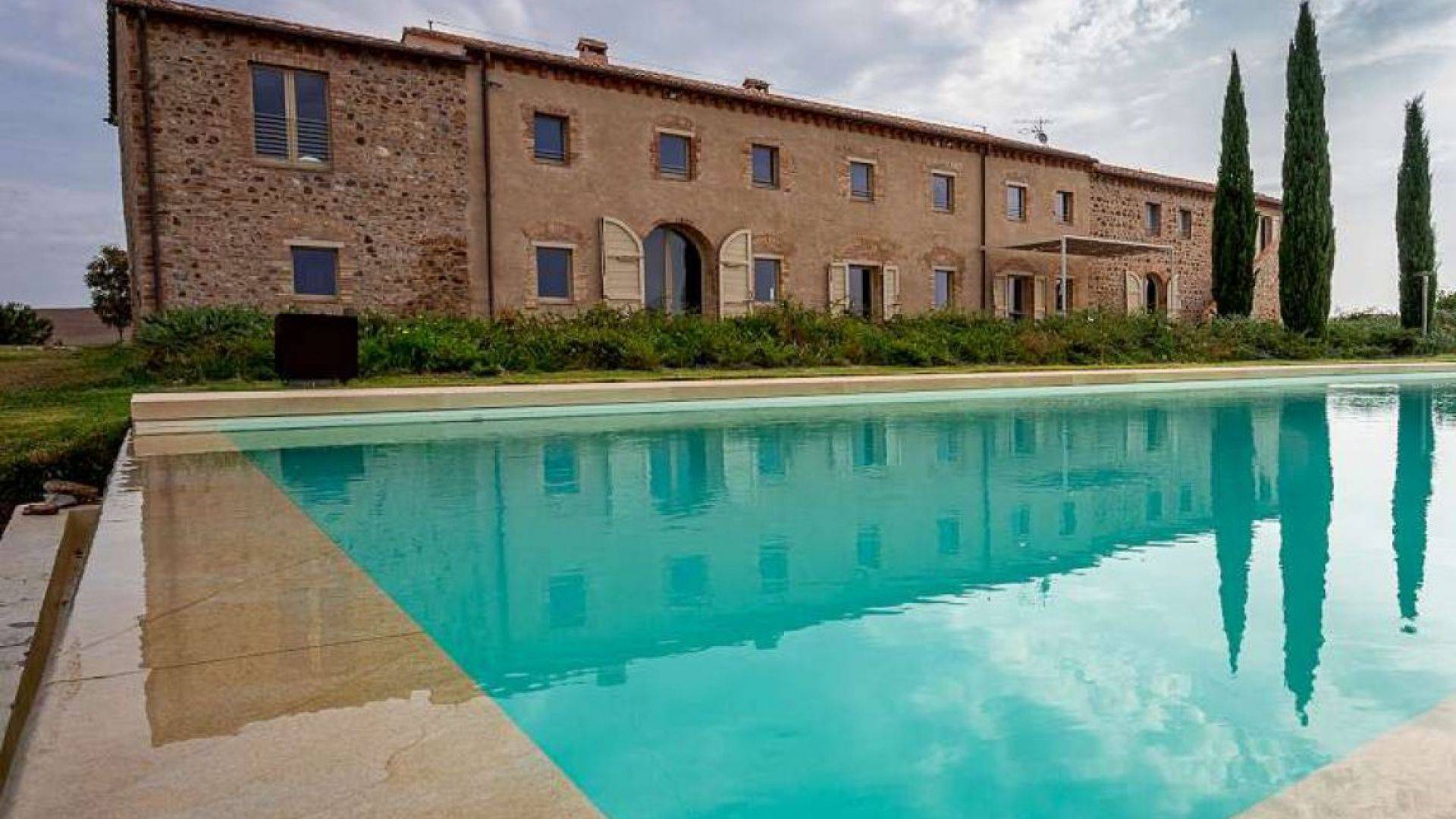 207-acre farmstead with superbly restored country villa with heated pool, solar panels, domotics and elevator for sale in Volterra, Pisa.