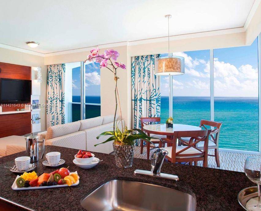 Large two bedroom suite, 1, 477 square feet, DIRECT OCEAN FRONT !