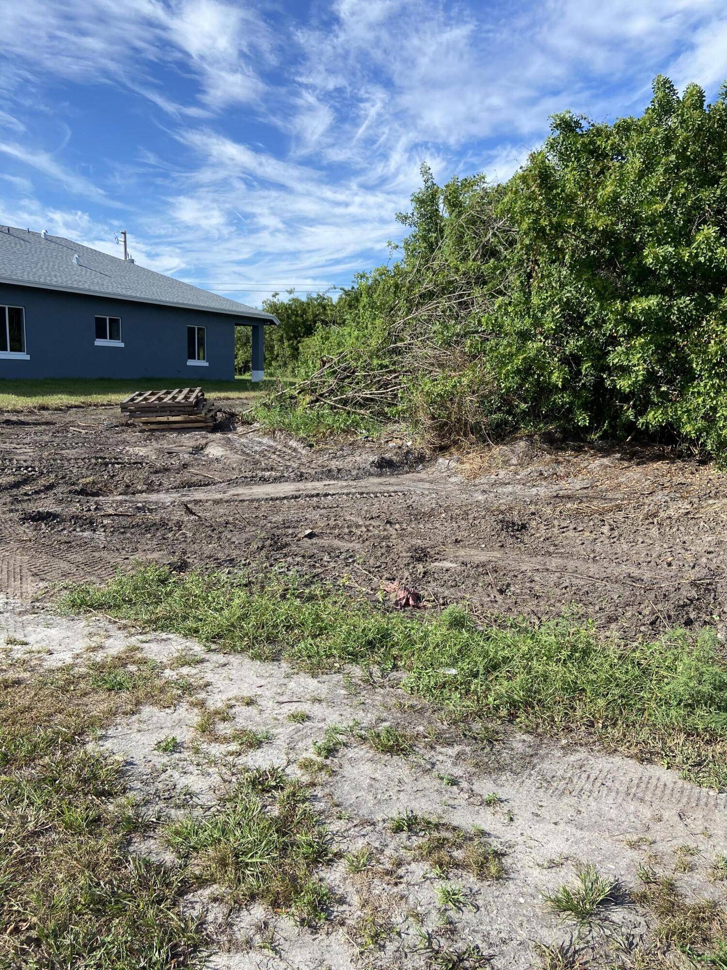 Beaches minutes away. Build your dream home on this piece of Paradise in Heavenly Port St Lucie.