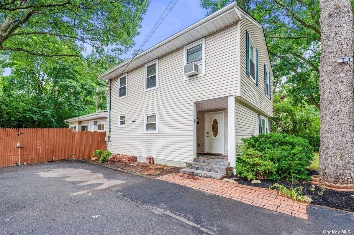 8 room Colonial completely renovated in 2008 offers 3 bedrooms with family room or 4th bedroom MBR and 2 full baths, open living room dining room, eat in kitchen, laundry ...