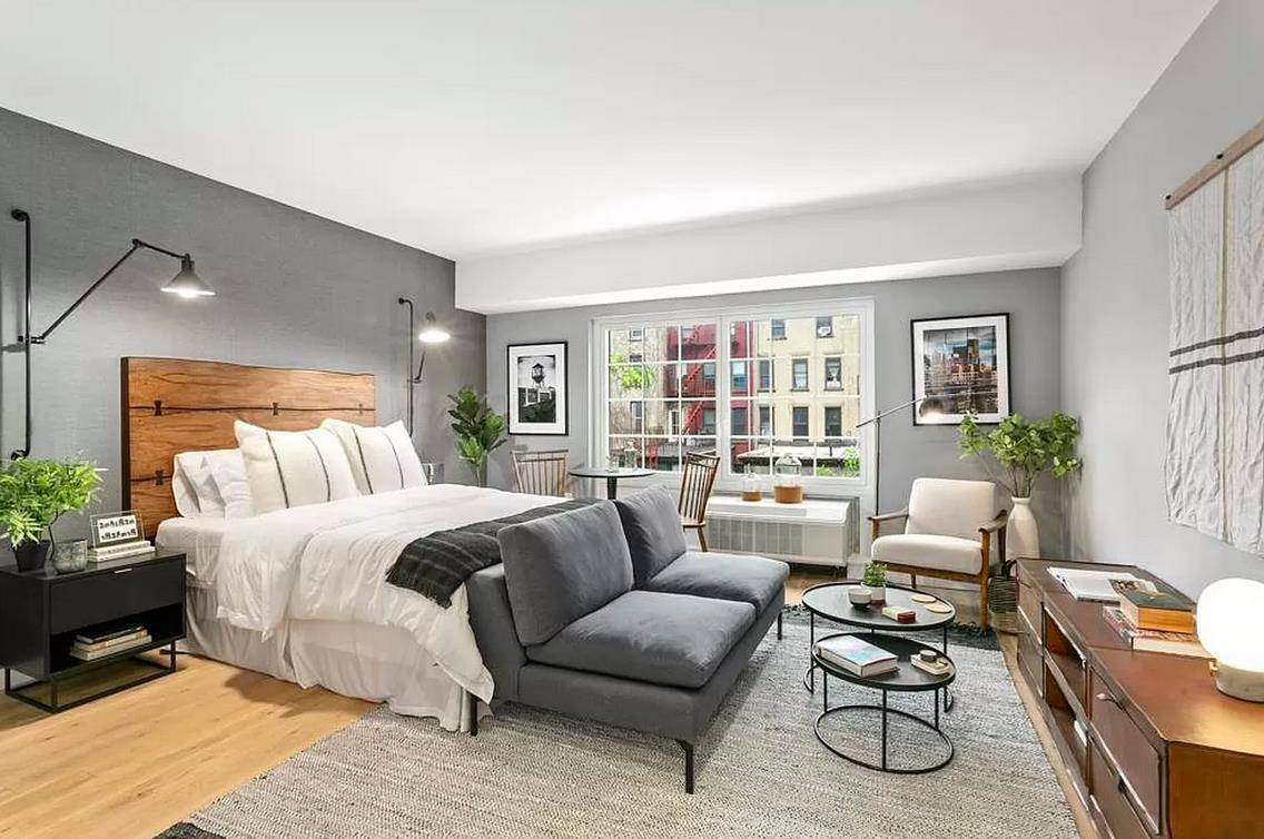 Modern Studio ! Moments from the lush beauty of Prospect Park and central to all that Brooklyn has to offer, 555 Waverly represents the very best of the Brooklyn life.
