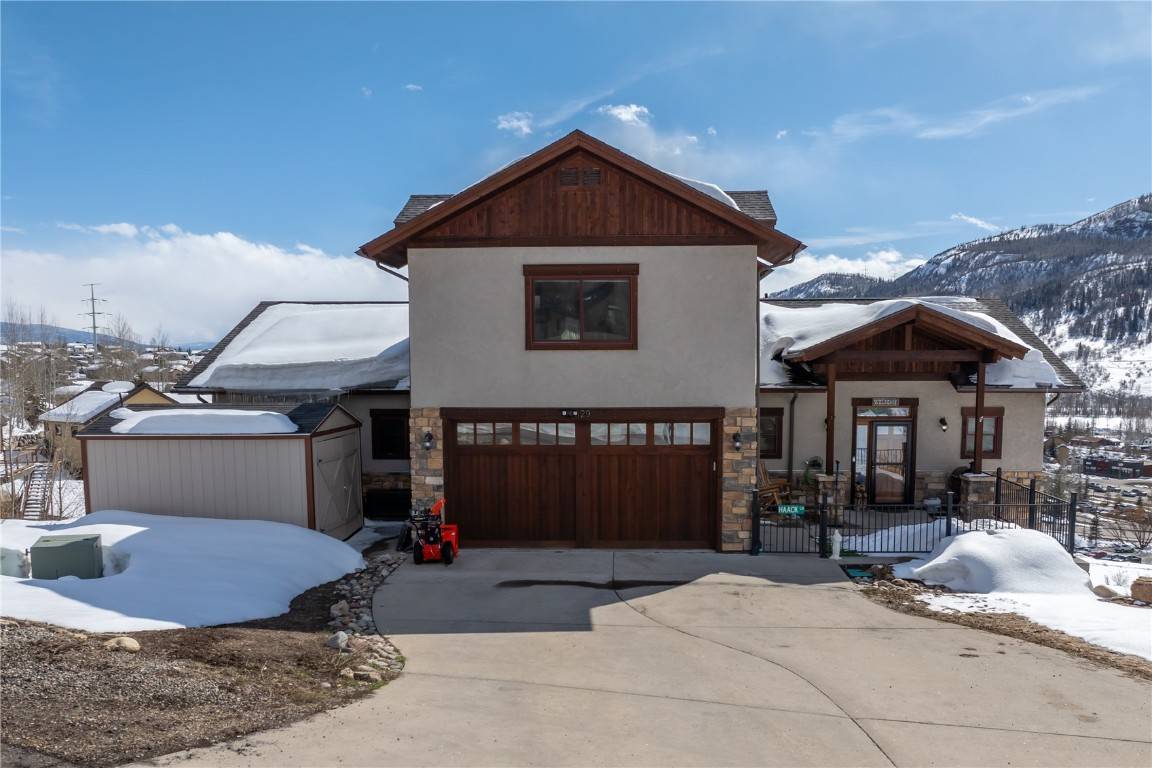 You owe it to yourself to see this beautiful, modern, open concept home conveniently located between the Steamboat resort and downtown, on a quiet cul de sac with sweeping views ...