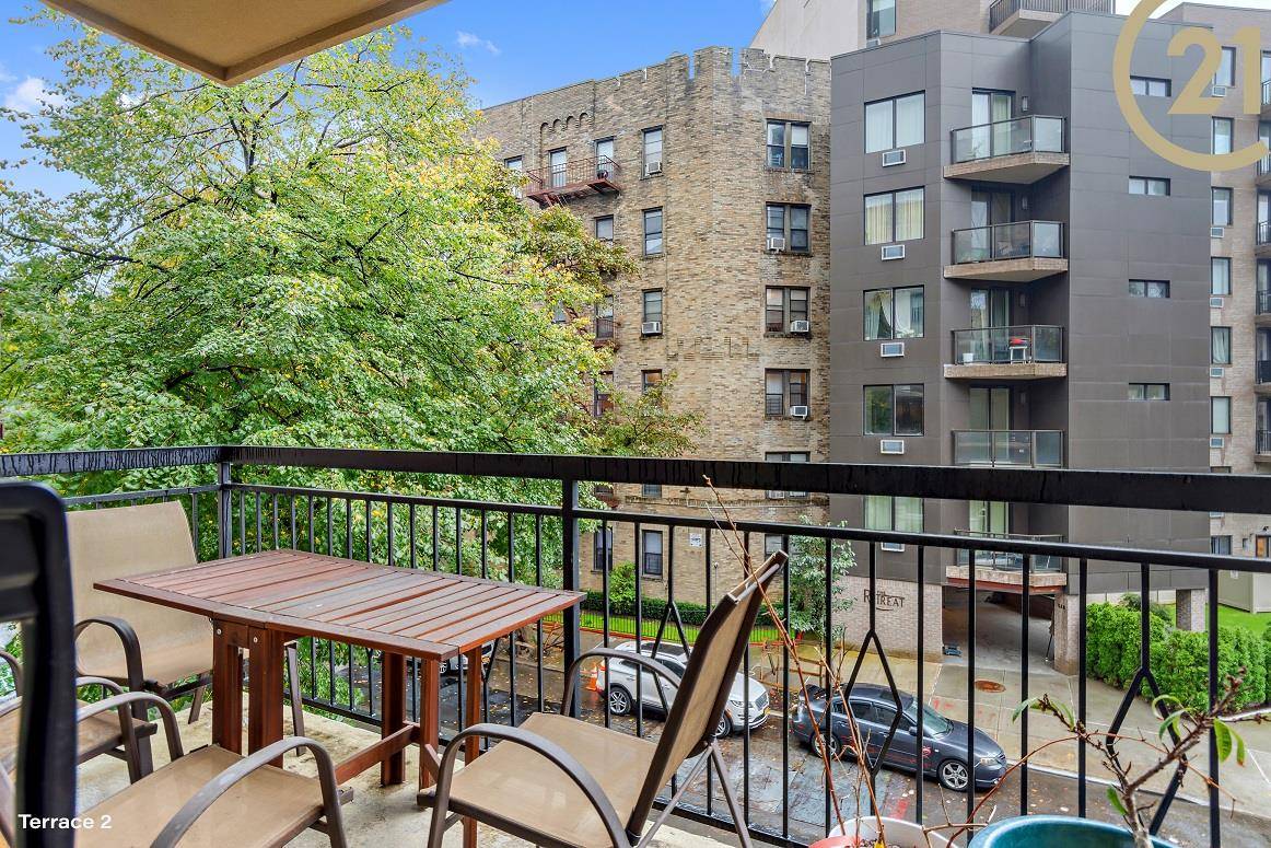 LUXURY CONDO IN THE HEART OF MIDWOOD !