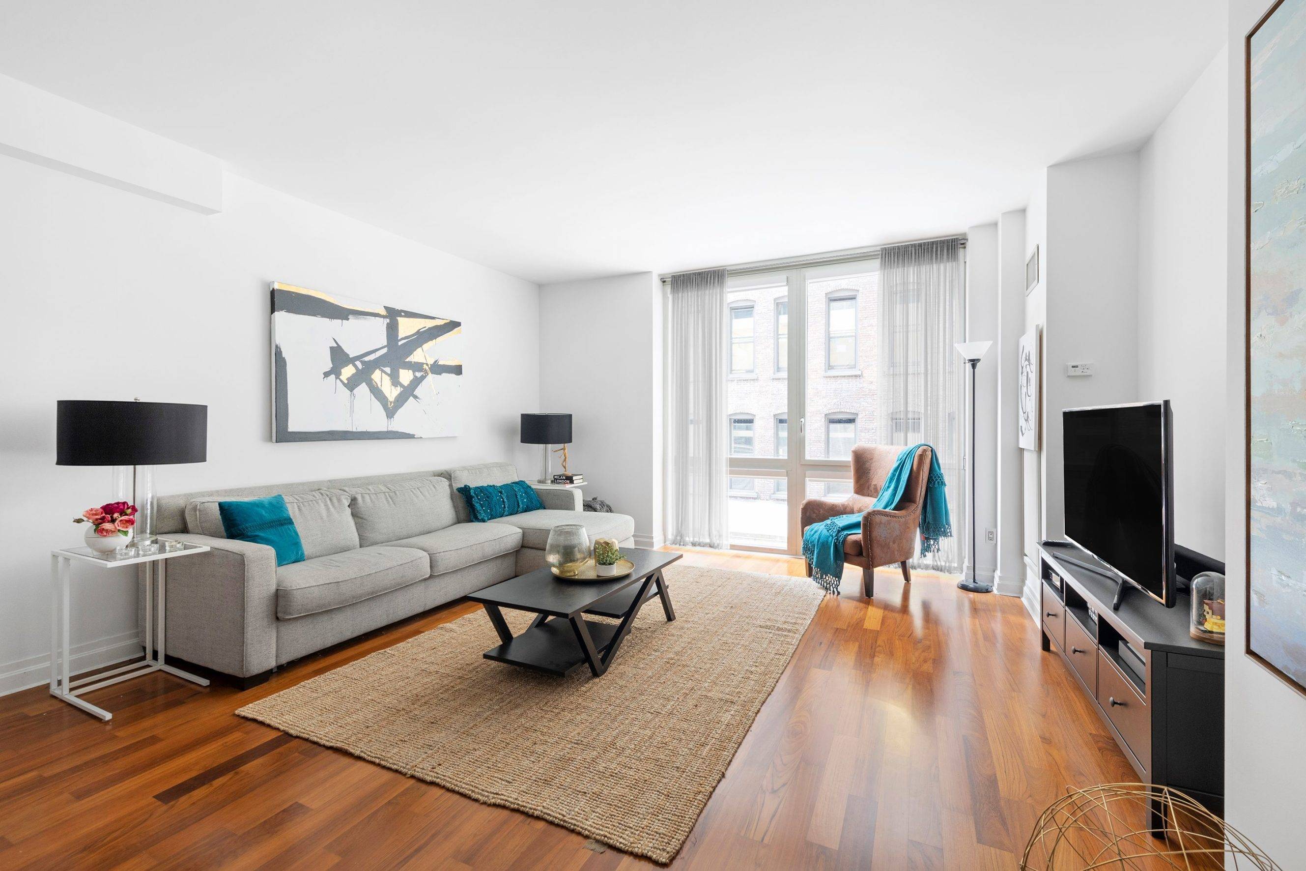 This is a stunning 1 bedroom 1 bath apt with impeccable finishes in the heart of NoMad.