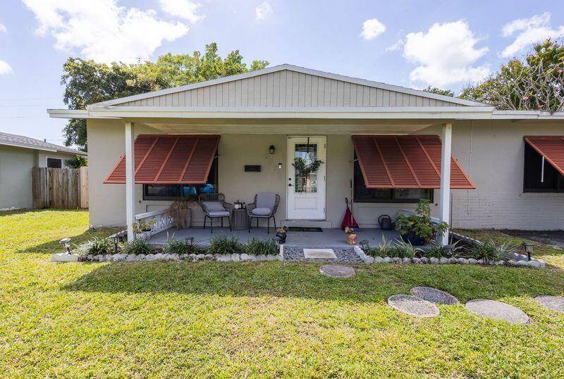 Fully remodeled 3 2 home in the heart of Oakland Park.