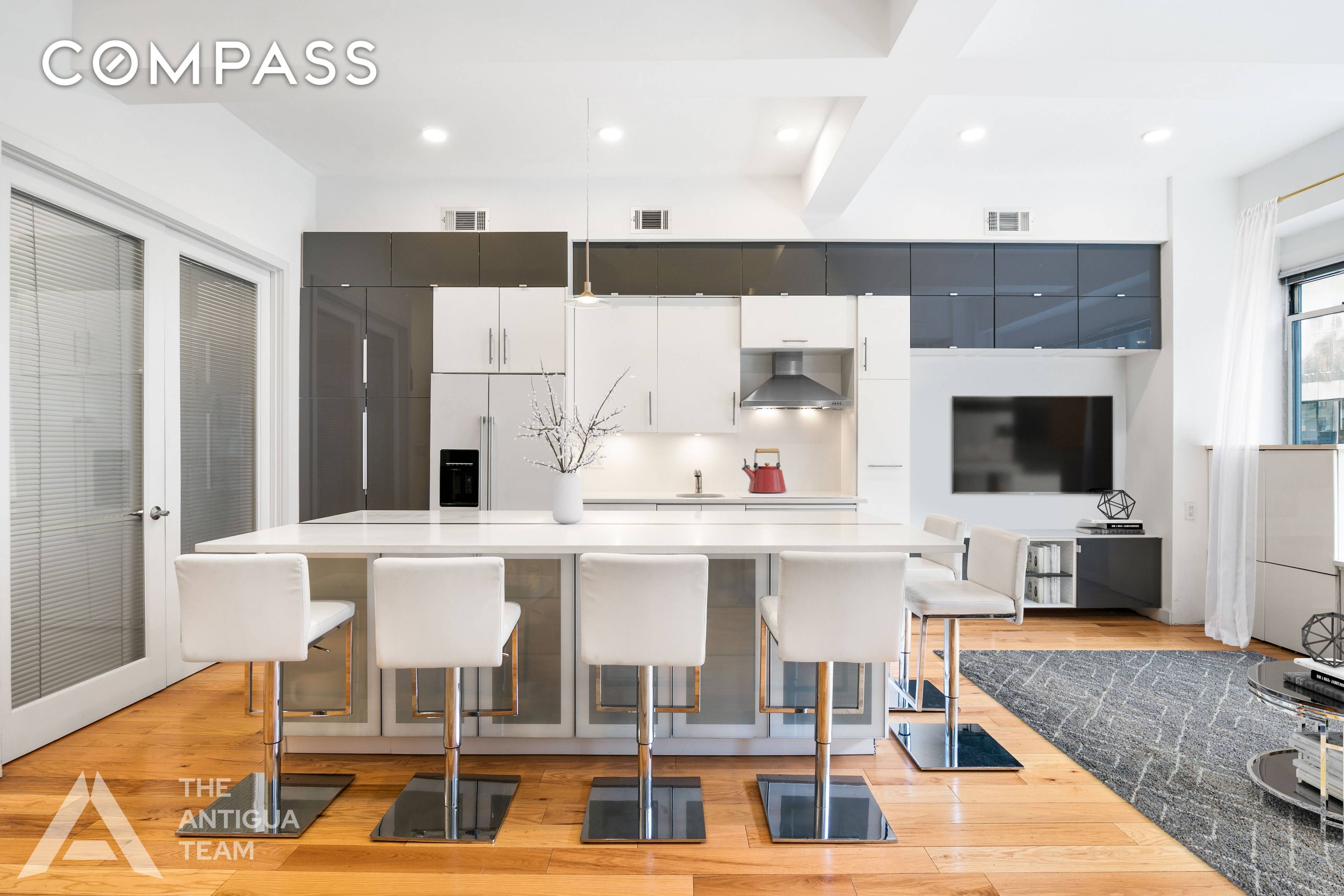 Classically renovated Loft in prime Chelsea at the crossroads of, Herald Square, Union Square and The Theater district.