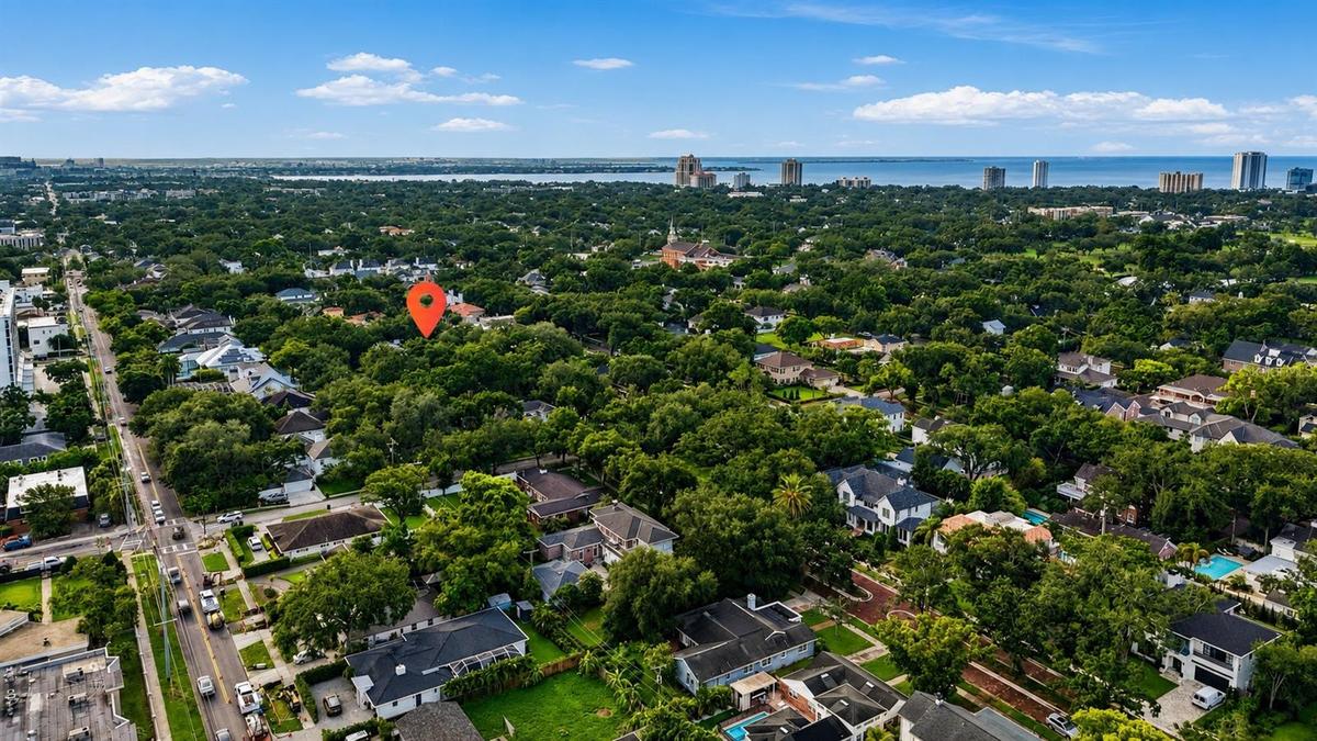 Bayshore, Downtown Tampa, and Hyde Park nearby