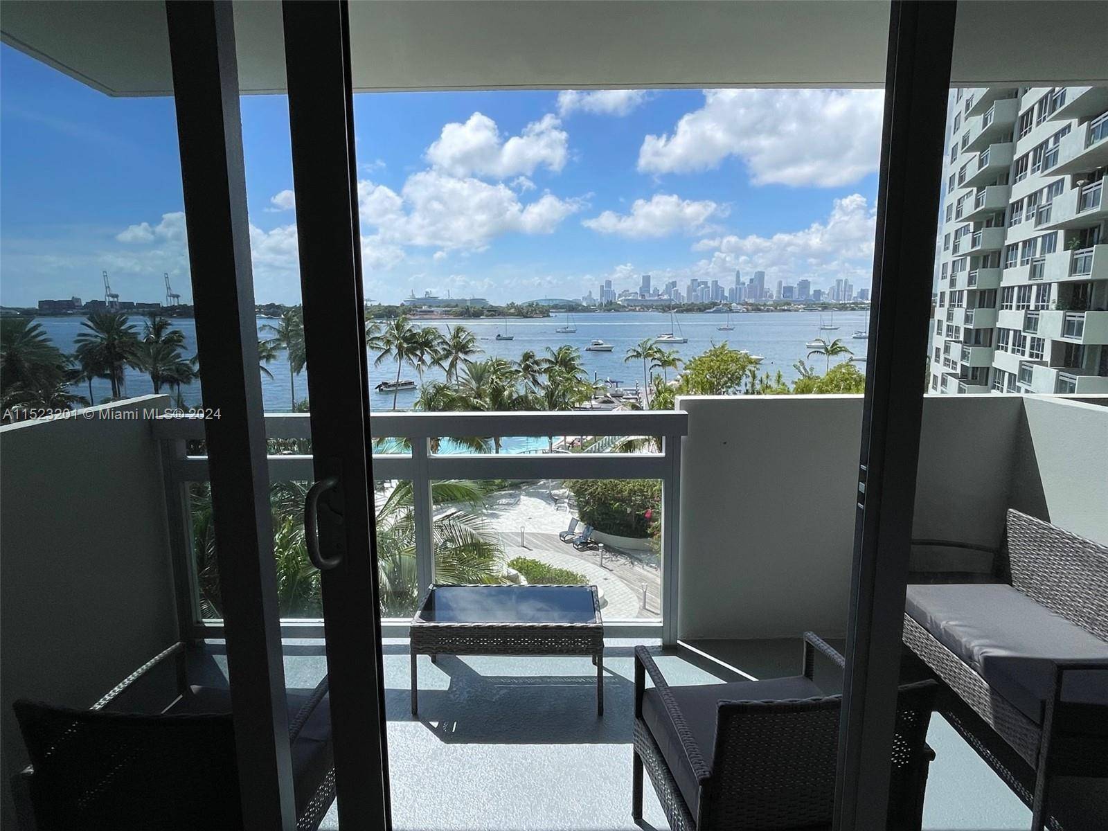 2bed 2bath unit with Amazing Views of the Bay Downtown Skyline.