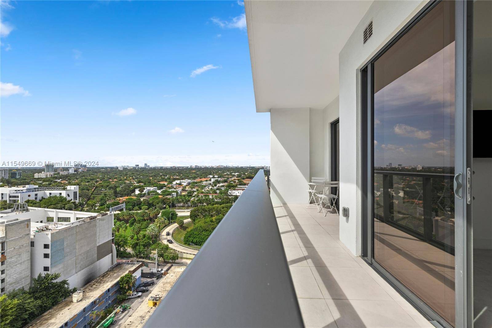 BRAND NEW UNIT ! ! ! MONTHLY RENTAL AVAILABLE IN THE BRICKELL AREA.