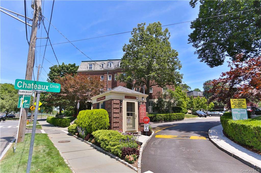 Location, location ! ! Village Of Scarsdale Living At Its Best Beautiful 2br 2bth with old world charm features Large Entry Foyer, Extra Large Living Room With Vaulted Ceiling, Fireplace, ...