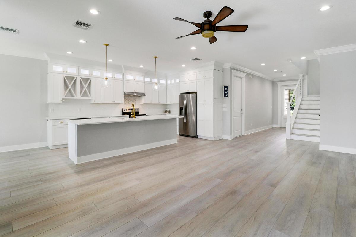 living room/kitchen