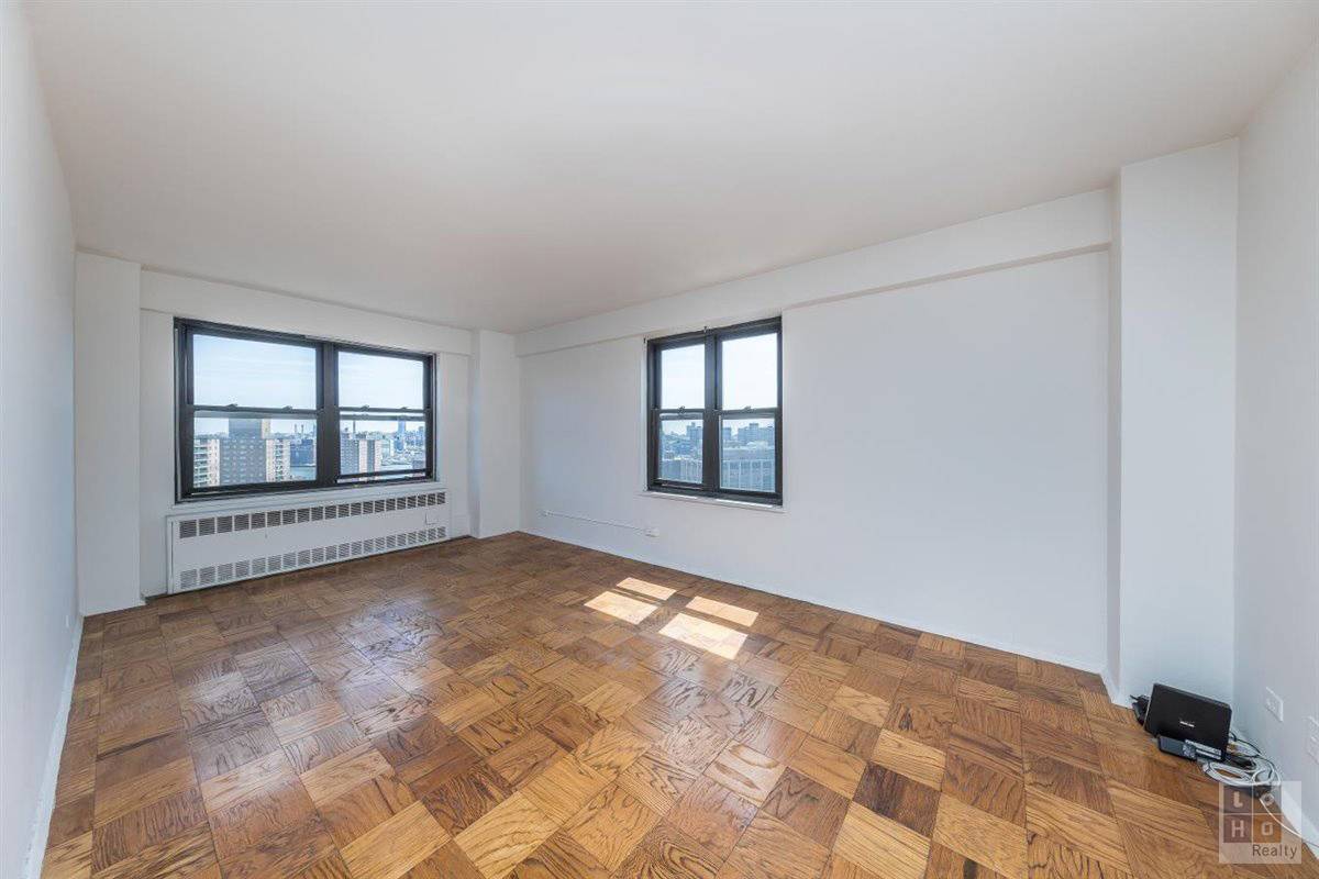 Natural light is in abundance in this top floor, one bedroom apartment offering beautiful southern views of the East River, Manhattan Bridge amp ; Brooklyn from every room !