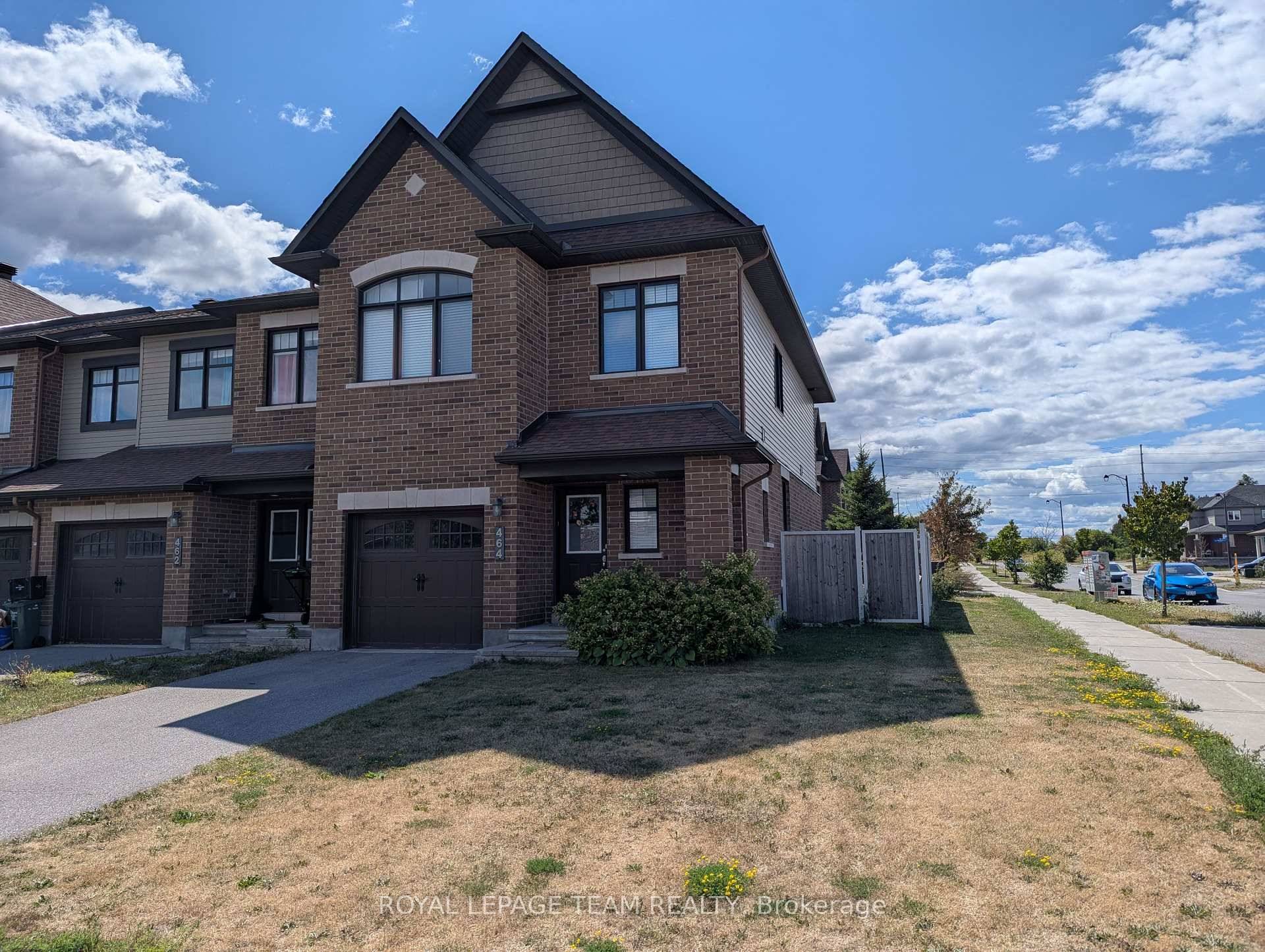 464 Brettonwood Ridge. Minto Mulberry model End Unit.