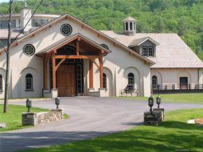 Nestled in a private valley, Pinnacle Farm is home to one of the state of the art equestrian facilities.