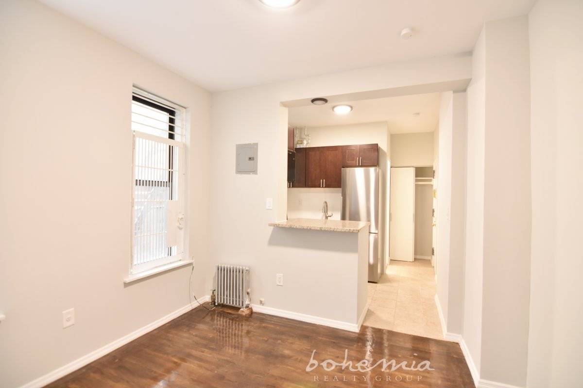 Located on 145TH AND Fredrick Douglass BLVD ACBD And 3 Express trains 2 blocks away Features Washer Dryer in Unit Renovated Full Size Bedrooms Full Stainless Steel Appliances Gut Renovated ...