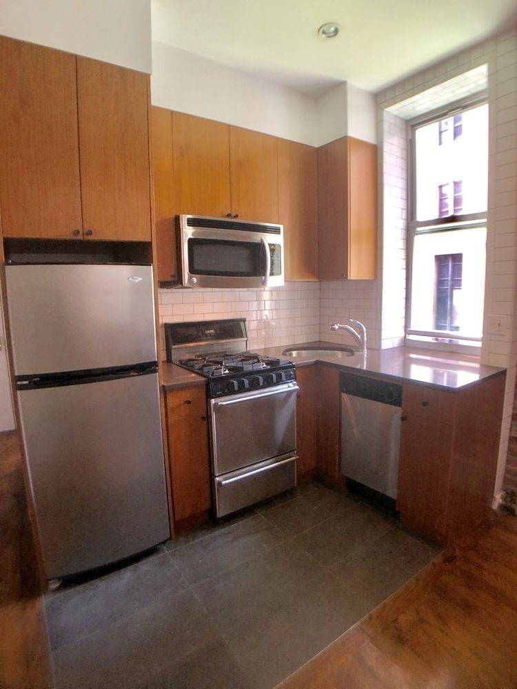 New To Market ! ! Apartment Features Two Queen Size Bedroom w Good natural light amp ; Closet Space Spacious Living Room w Window amp ; Expose Brick Open Kitchen ...