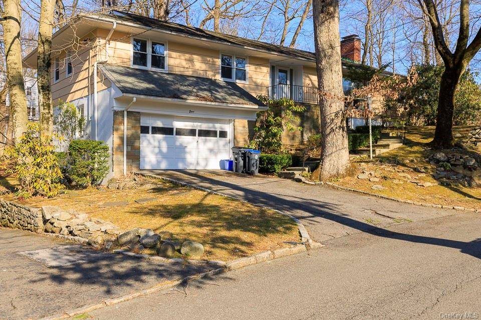 Ideally situated in Edgemont, this ranch style home is convenient to Scarsdale Village, the train, schools and shops.