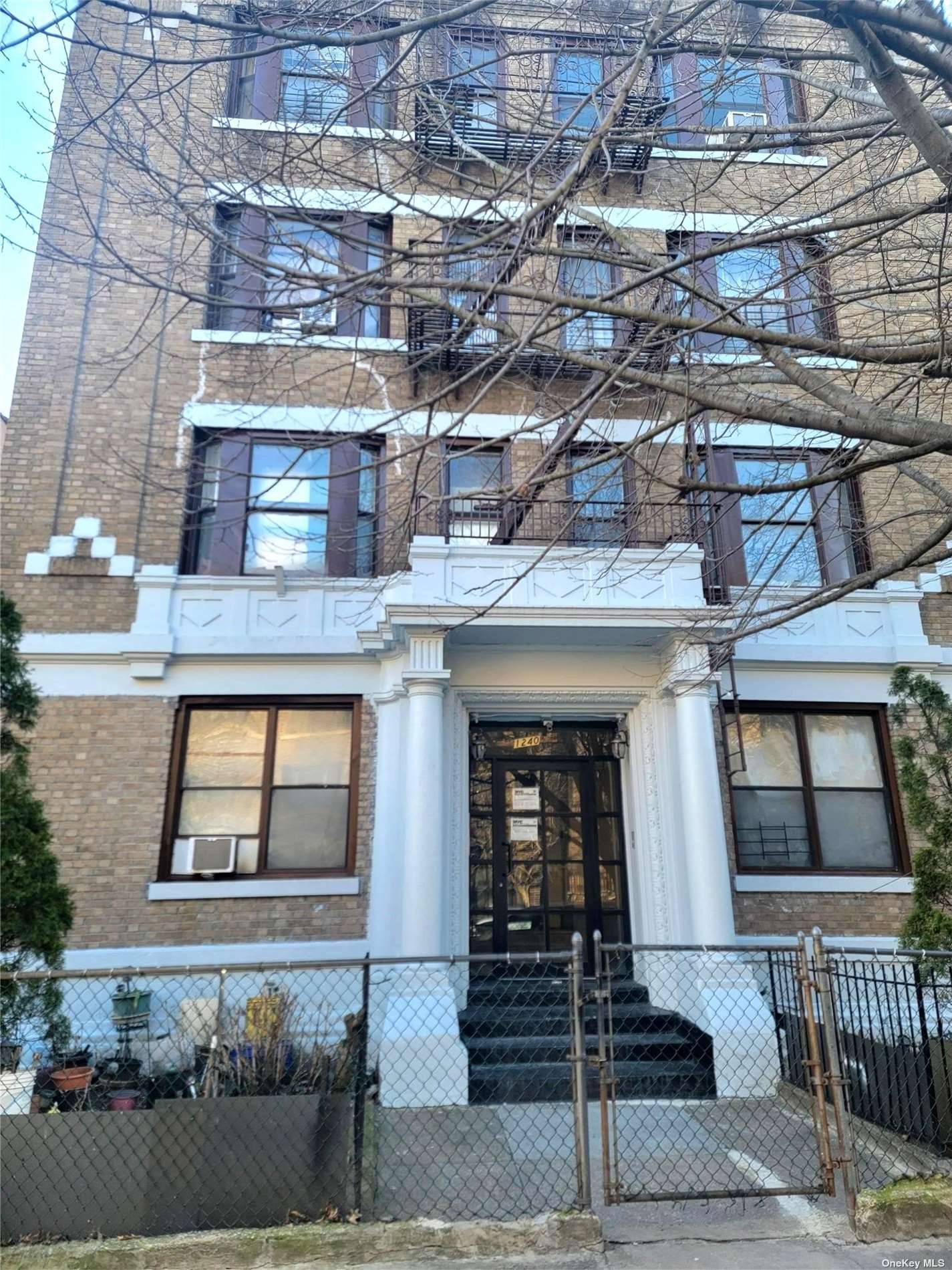 Welcome to 1240 Union Street, a charming 16 unit apartment building in the heart of vibrant Prospect Lefferts Gardens, Brooklyn.