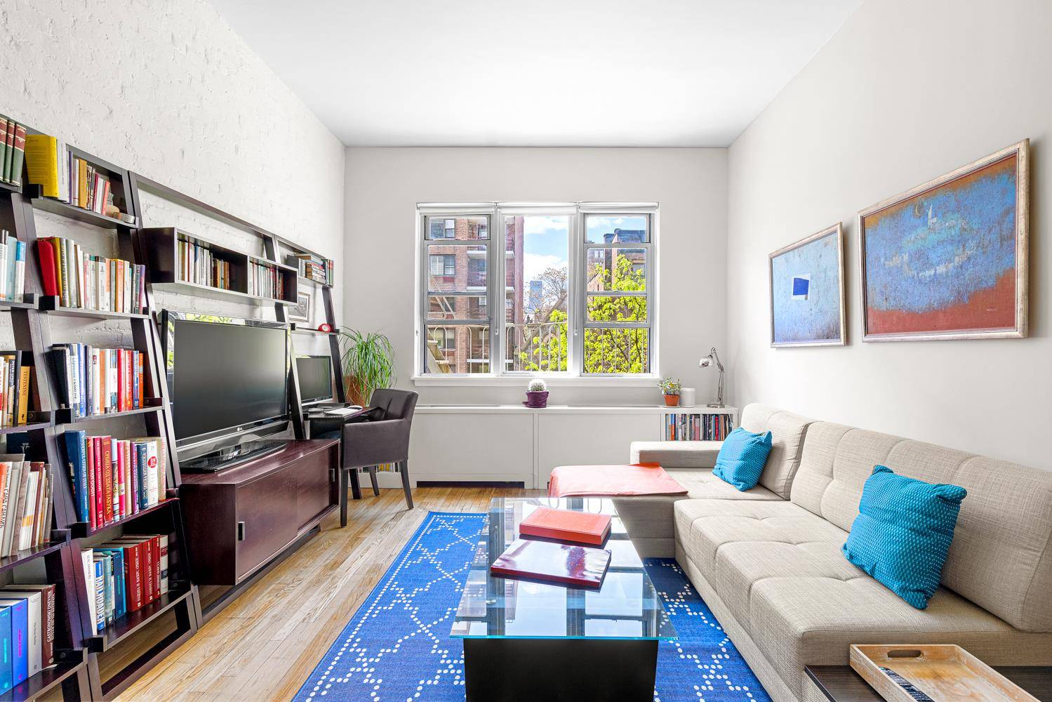 June 1st Move InElevator BuildingNo PetsThis stylish, spacious, sun filled, south facing one bedroom with 10' ceilings can be your new oasis in the city.