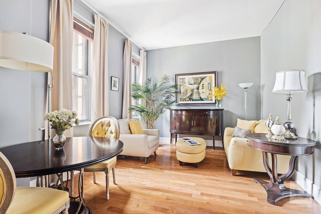 Your new home awaits ! This immaculate one bedroom condo in a converted loft building is perfect as either a primary residence, a pied a terre or second home, a ...