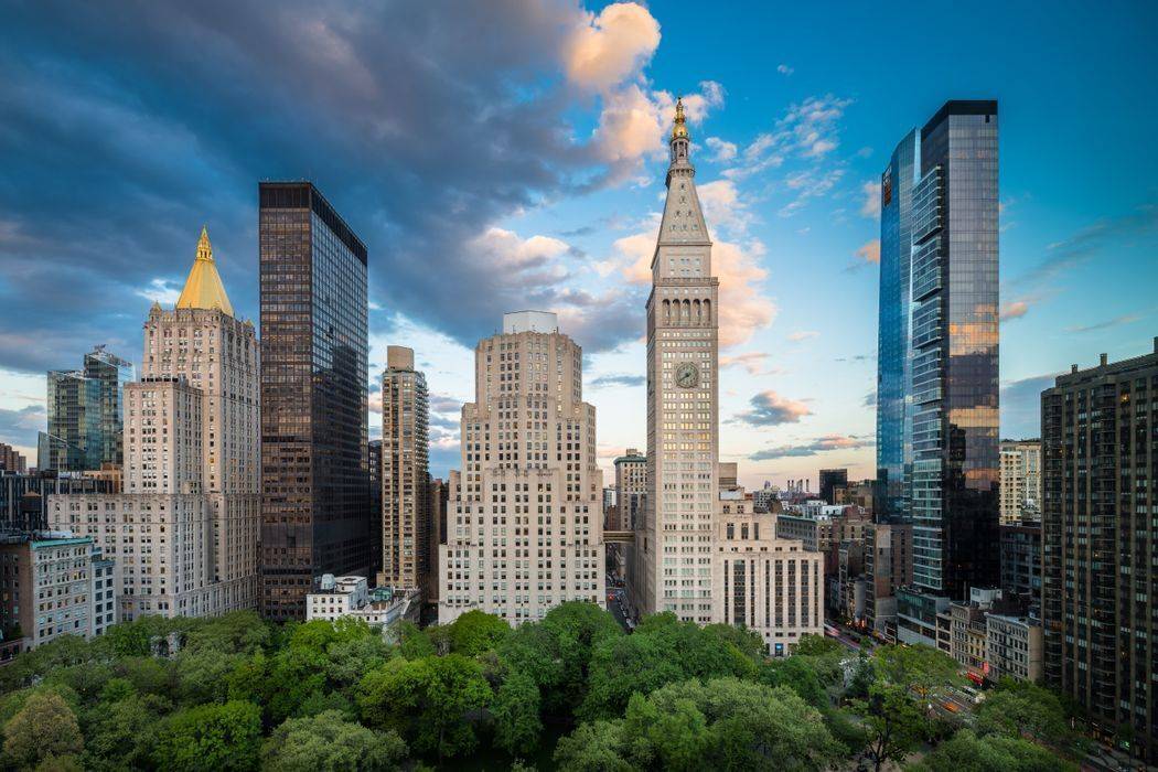 Enjoy spectacular protected views of Madison Square Park and the Flatiron Building from an impeccably crafted 3, 309 square foot, 4 bedroom, 4.