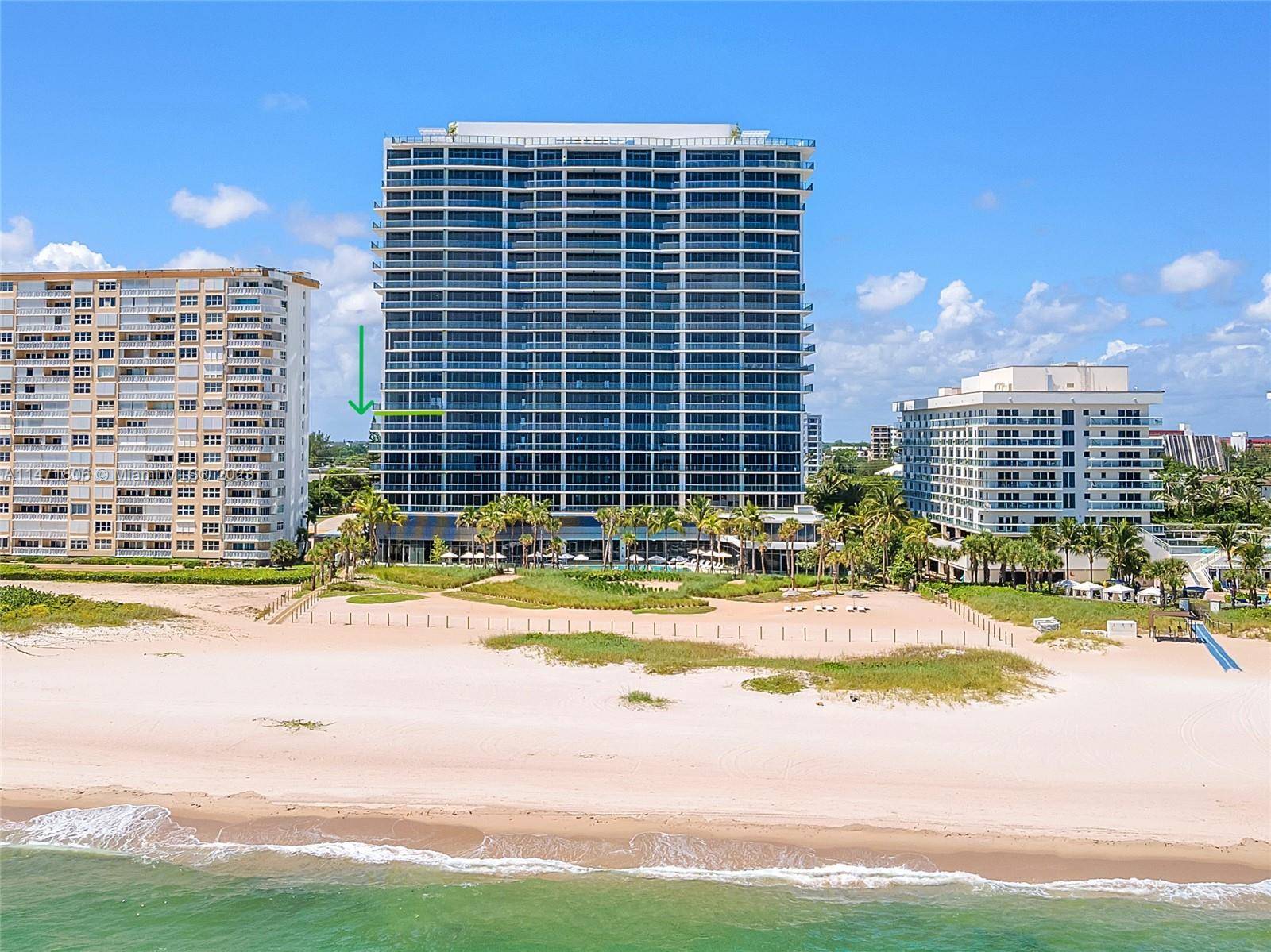 Stunning 3 Bed den 3. 5 Bth, brand new SE flow throw Corner residence, with spectacular views from the 9th floor of the Ocean, beach, intracoastal, and city !