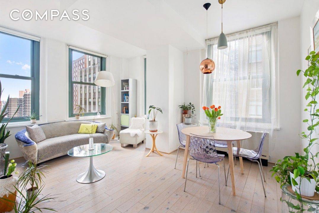 A fishbowl in the heart of FiDi's exciting residential district, with glorious light and the most wonderful energy.
