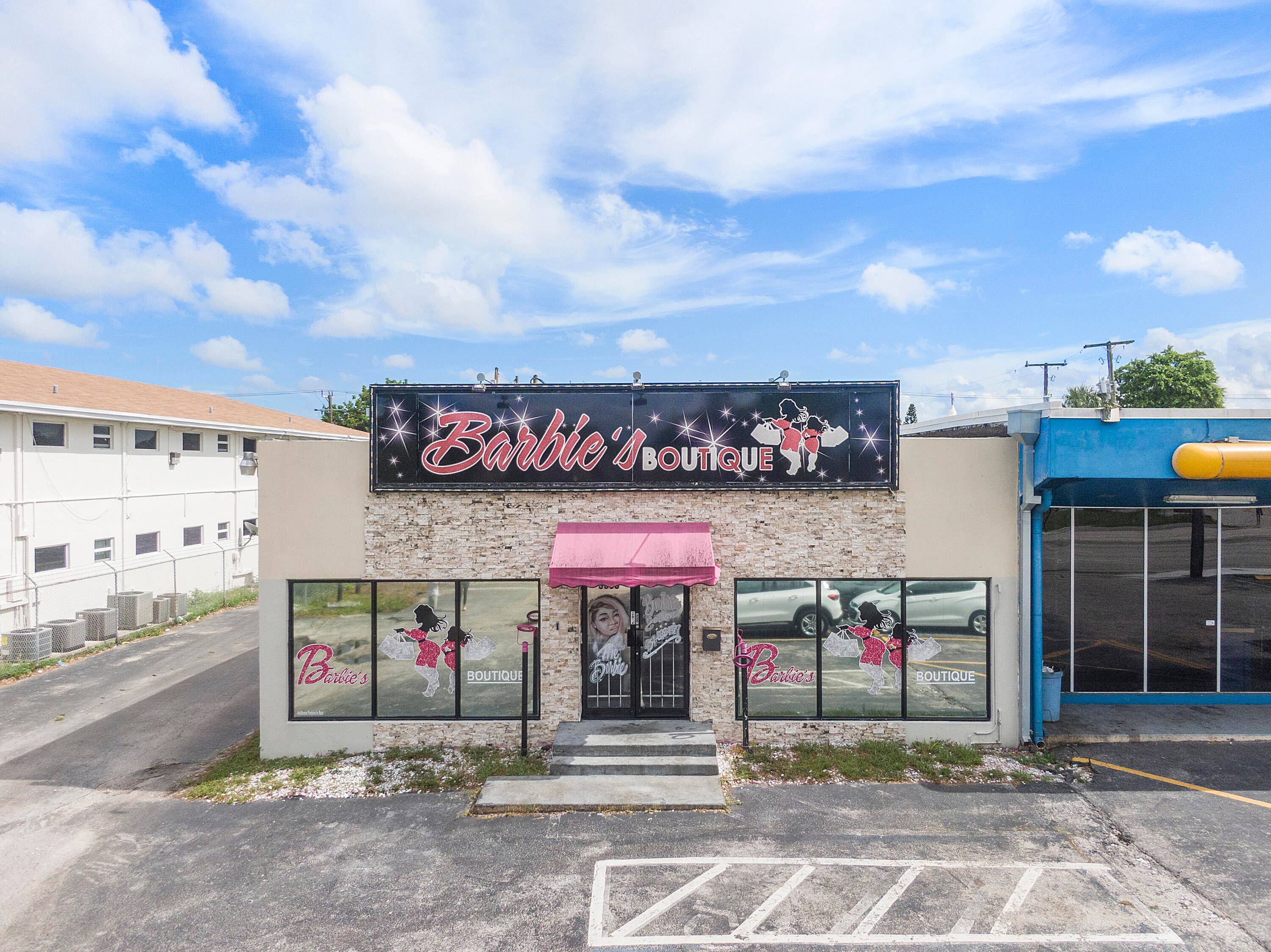 Freestanding retail building with great view of Broward Blvd.