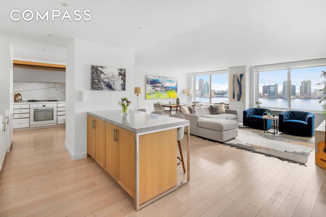 Situated directly along the Hudson River in the prime northwest corner of Battery Park City, the newly constructed and widely celebrated River amp ; Warren condominium is at the forefront ...