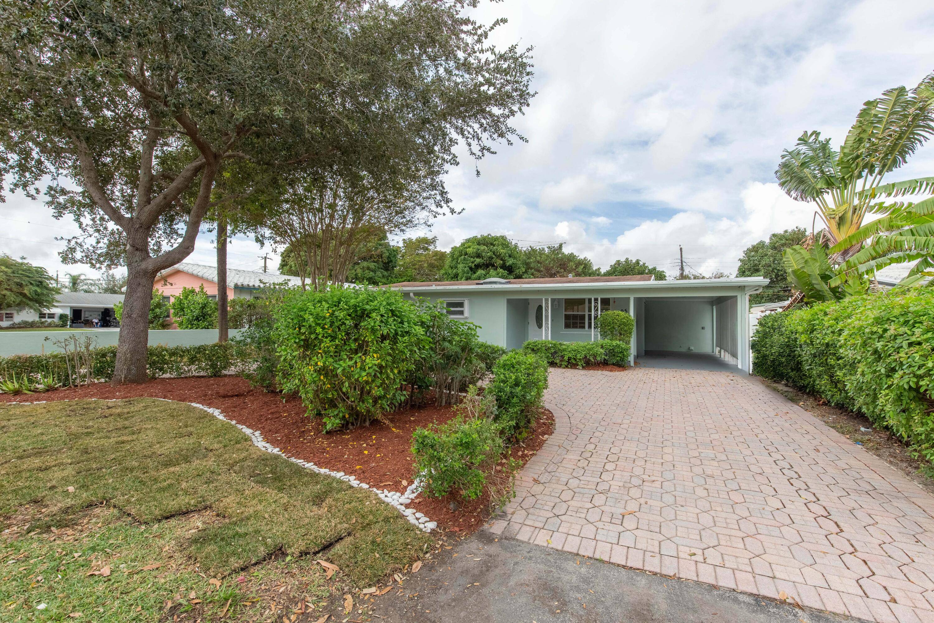 Recently Remodeled 2 2 house on a large 8, 450 sqft lot with new Kitchen cabinets, quartz counter tops, new appliances, updated bathrooms with glass doors.