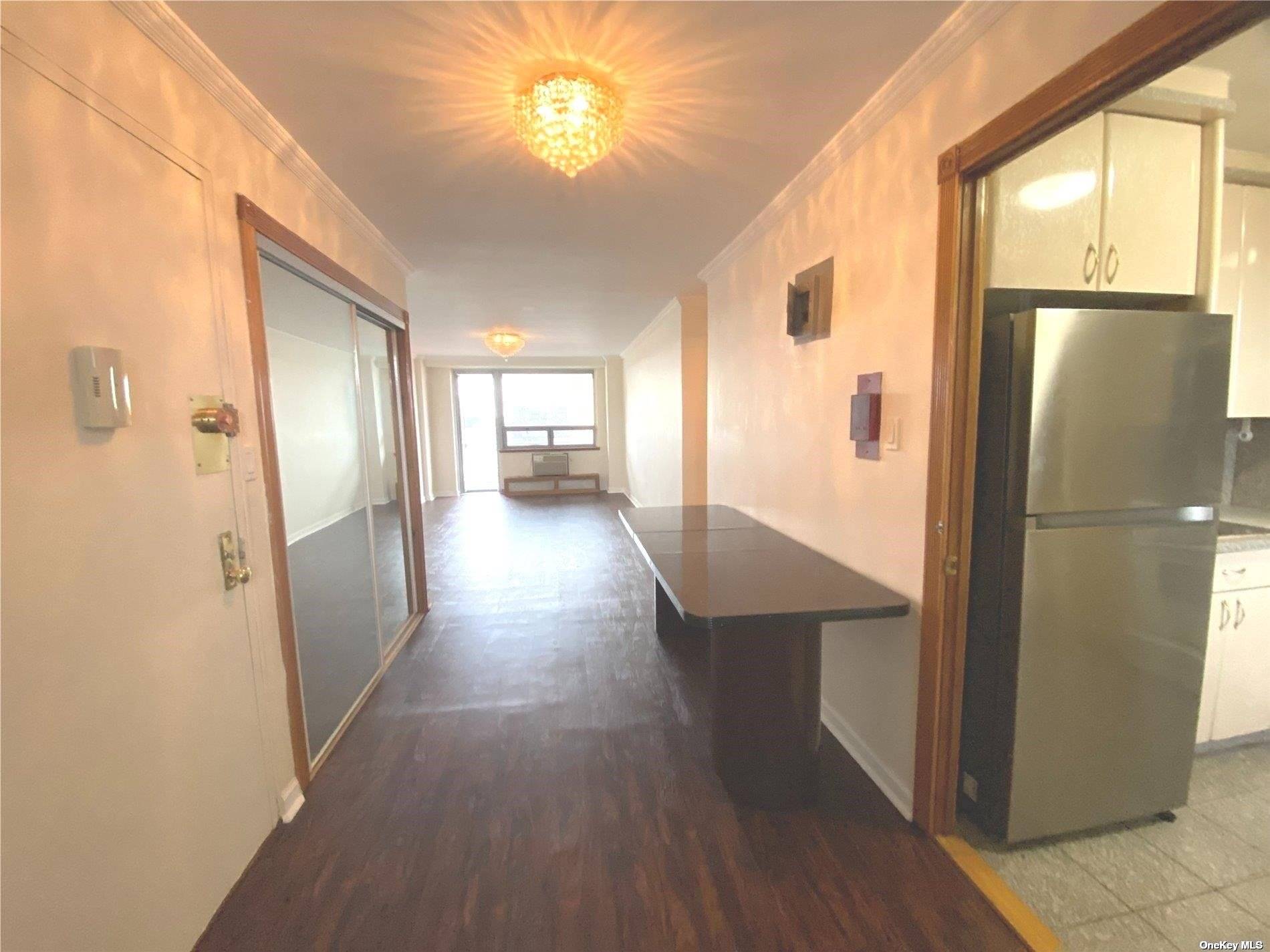 Beautiful, Fully Renovated 1Br Apt !