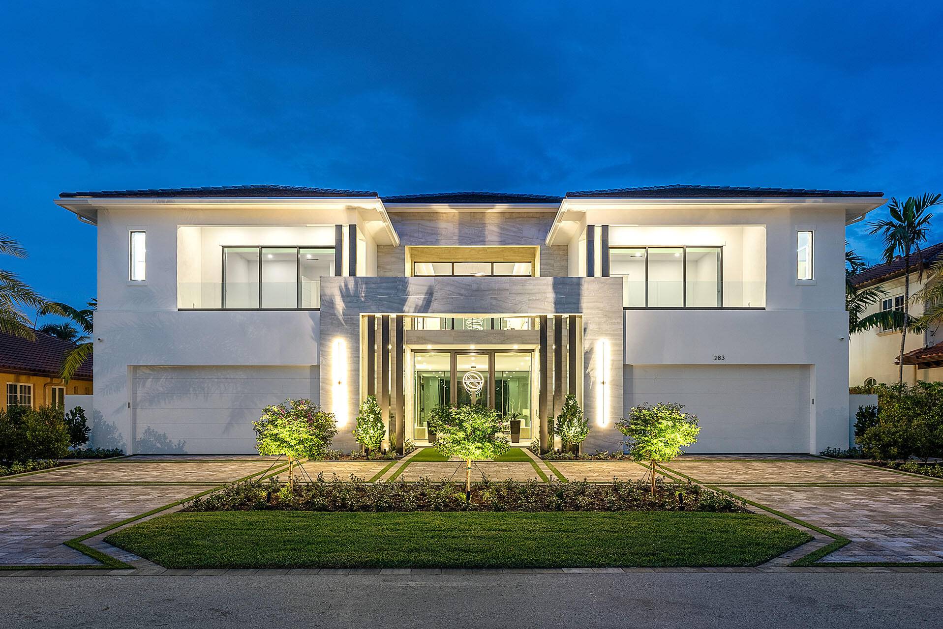 Discover contemporary luxury at 283 Sabal Palm Terrace, an architectural masterpiece in the exclusive Royal Palm Yacht Country Club community.