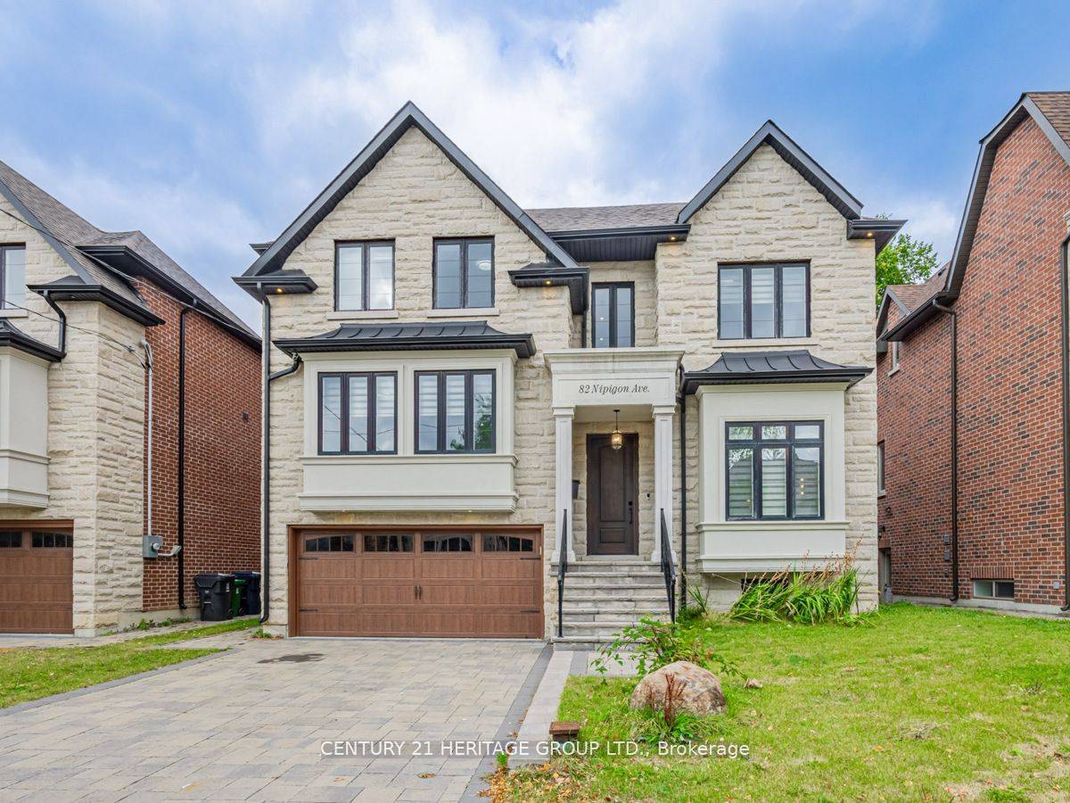 Beautiful home in the highly sought after Willowdale neighbourhood.