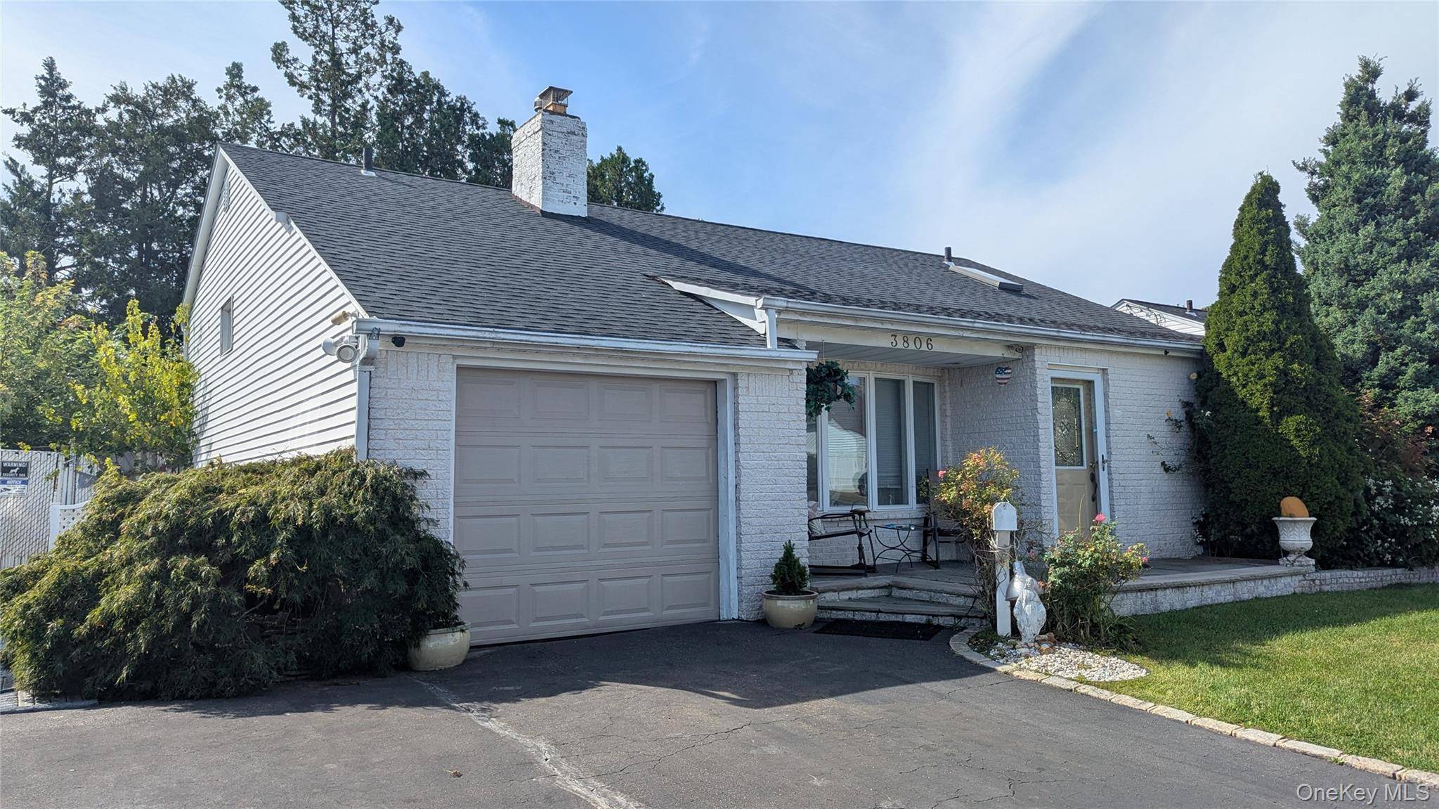Great Value In this Front to Rear SPLIT in the Hahn Estates of Bethpage.