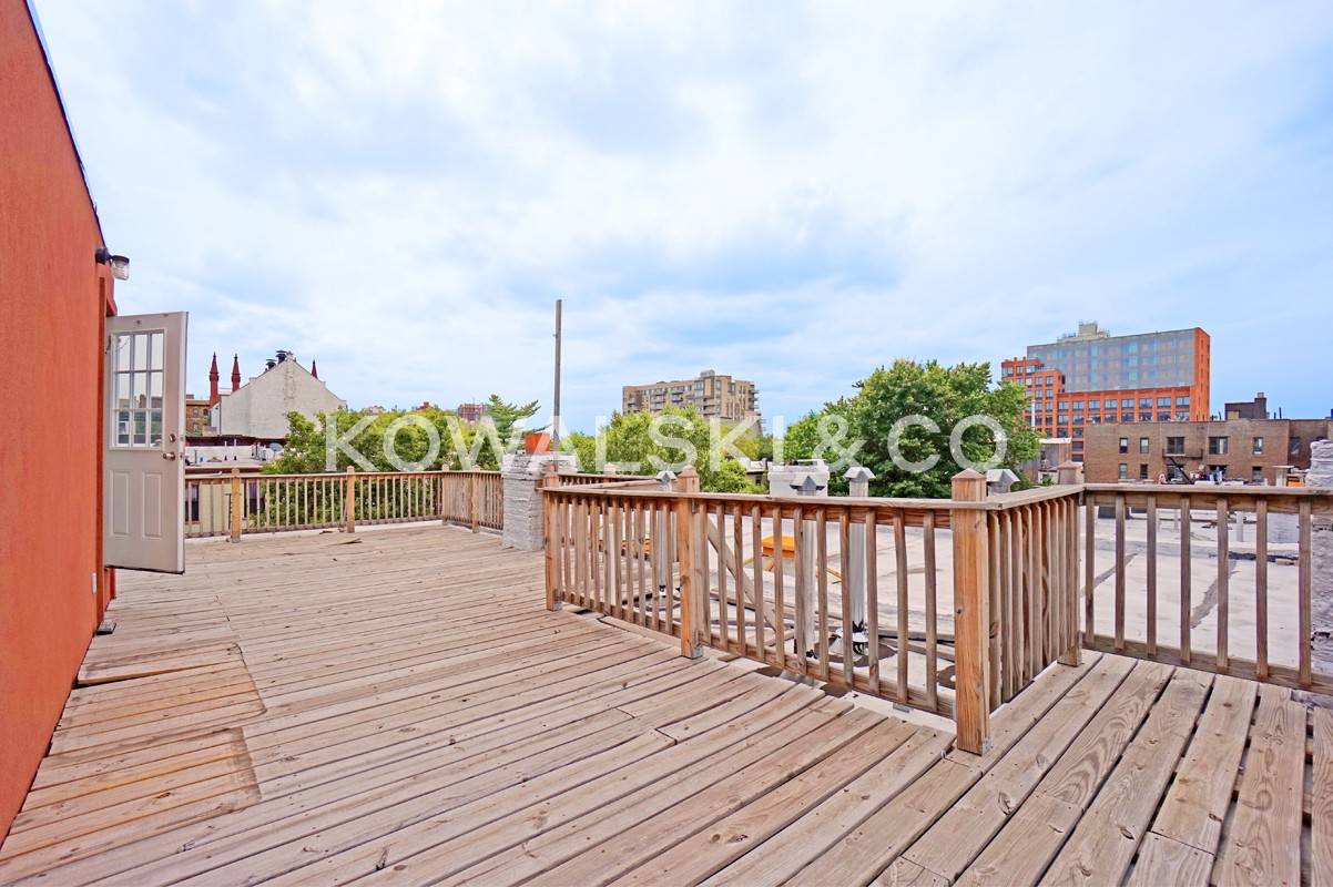 PARK SLOPE PENTHOUSE WITH PRIVATE ROOF DECK !