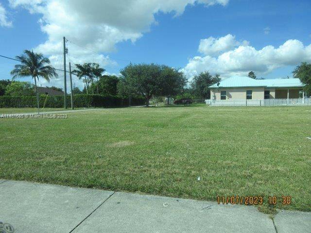 GOOD OPPORTIUNITY FOR INVESTORS NICE LOT IN A GROWING AREA IN HOMESTAED, 4 FOLIOS WHIT A TOTAL OF 13, 783 SQFT, OWNER FINANCING WHIT 25 DOWN AS PER HOMESTEAD CITY ...