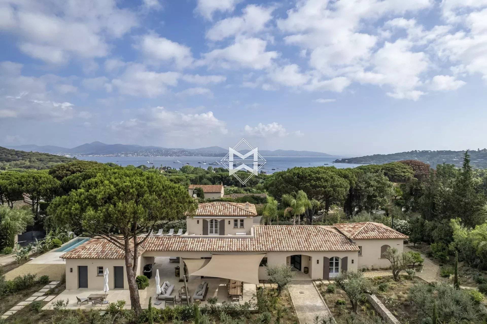Magnificent sea view, only 2 kilometers away from the center of Saint Tropez and Pampelonne, close to the center of Saint Tropez and Cap Tahiti
