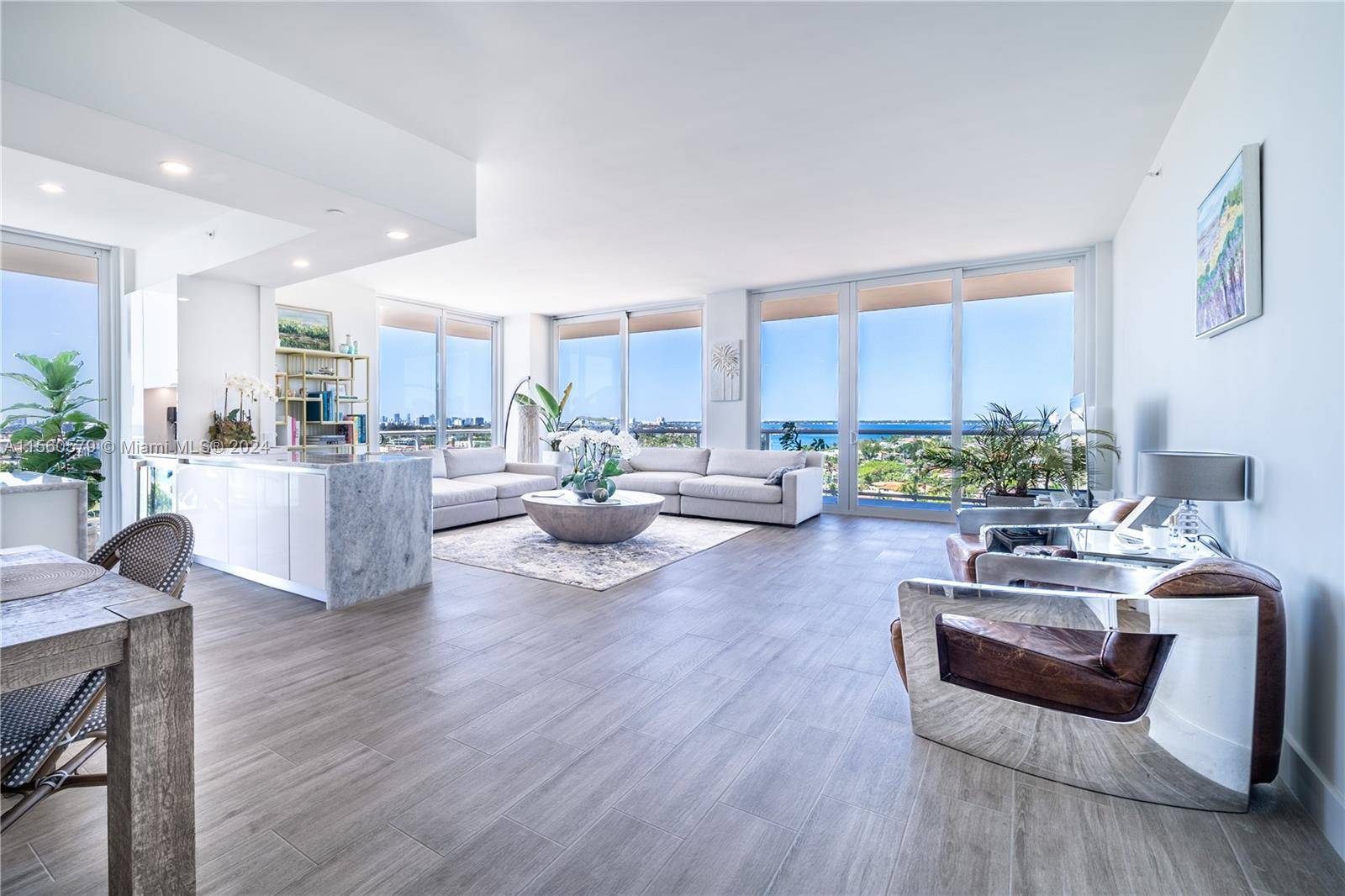 A magnificent and one of a kind Oceanfront Penthouse with unobstructed and breathtaking southeast west views of the Ocean, Intracoastal Bay, and the Miami Downtown skyline lit at night.