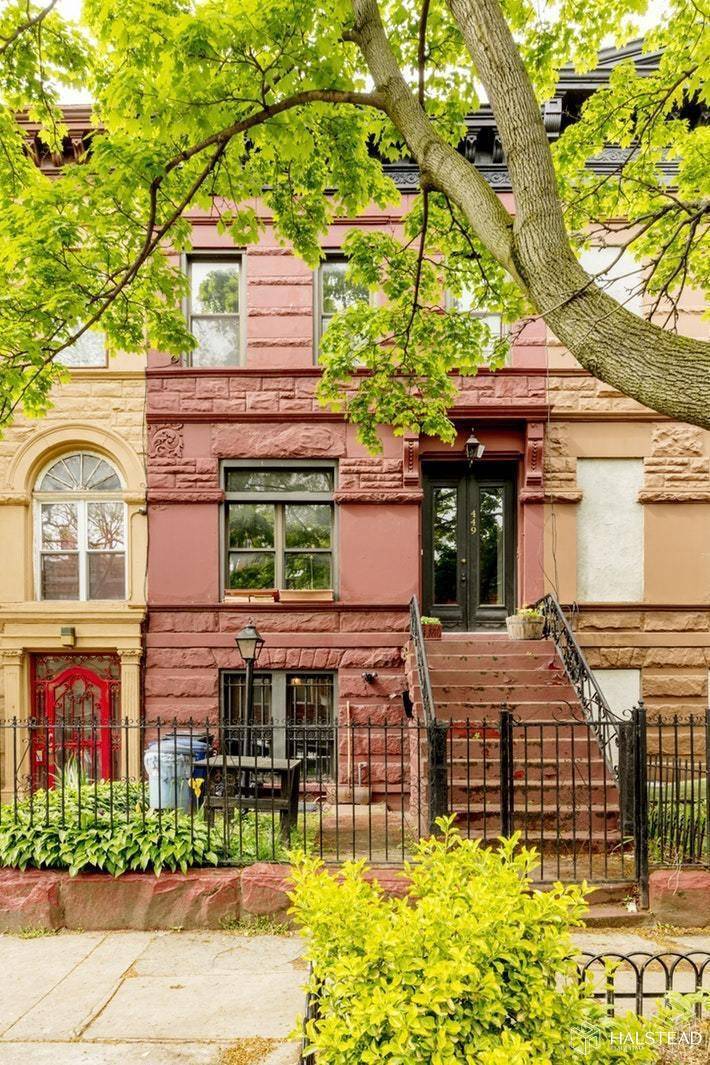 An ENTIRE PRIVATE Brownstone for rent !