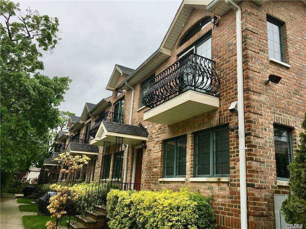 Location Location Location Must See This Beautifully Renovated Townhouse Rental 2 Bedrooms, 2.