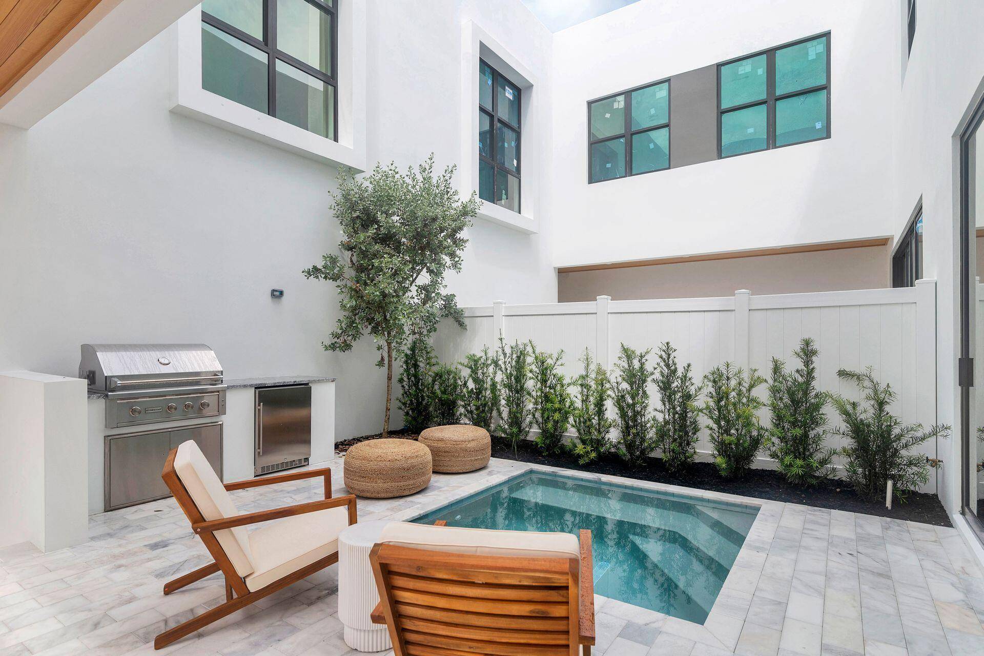 Known as Park Central, a sophisticated modern townhome community, was thoughtfully designed by award winning Borrero architecture firm and built by Sam Fisch Development.