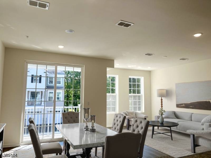 Elegant brand new construction townhouse located just 12 min from Summit Train Station.